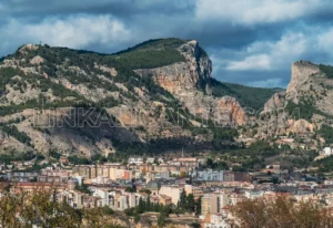 Vista de Alcoy y el Barranc del Cint.