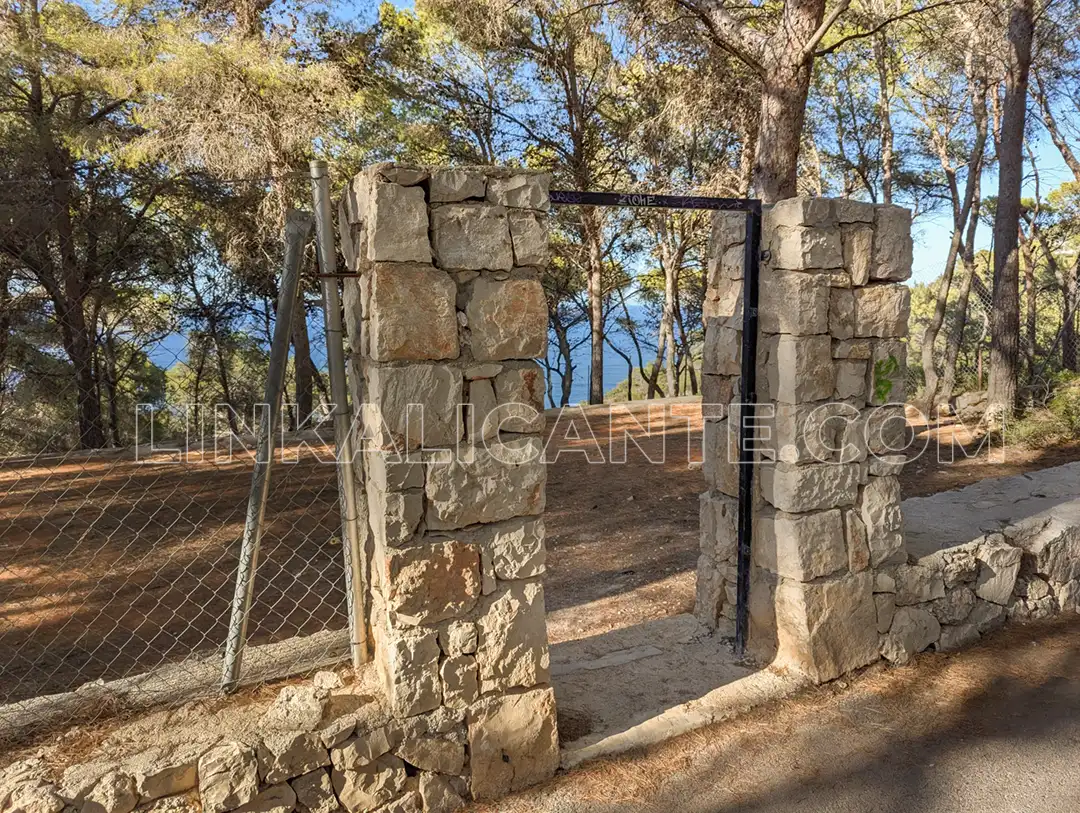 Acceso a la Cala del Francés