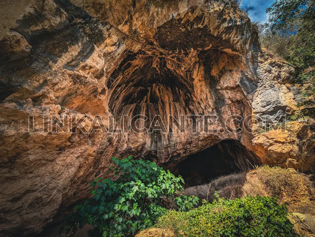 Cova Negra, yacimiento arqueológico