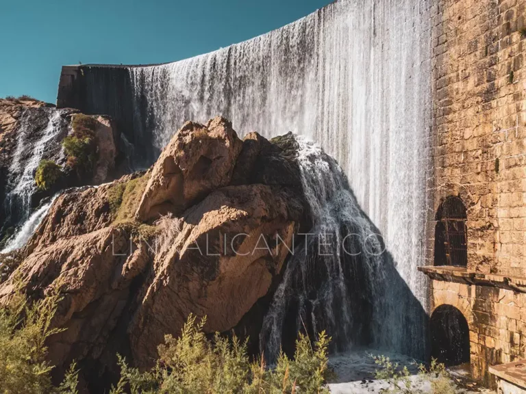 Presa del Pantano de Elche, en el río Vinalopó