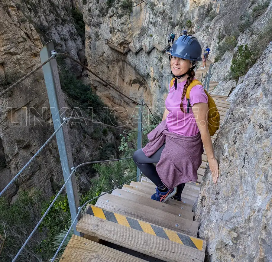 Escaleras en la Pasarela de Relleu