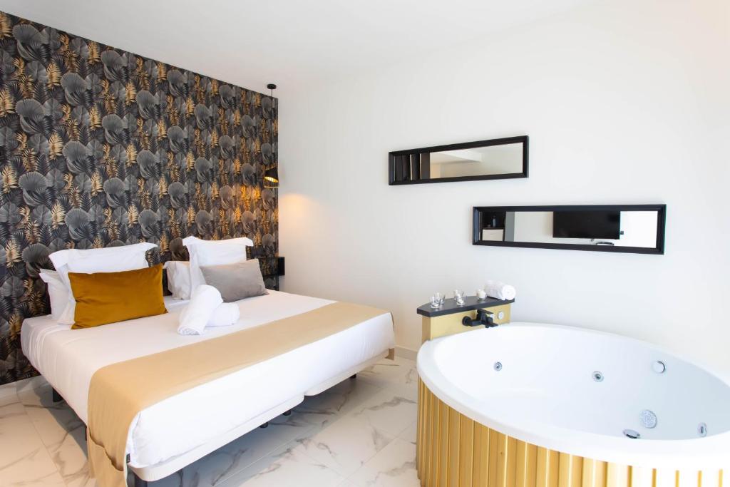 Room with Jacuzzi - Reina Victoria La Plaza