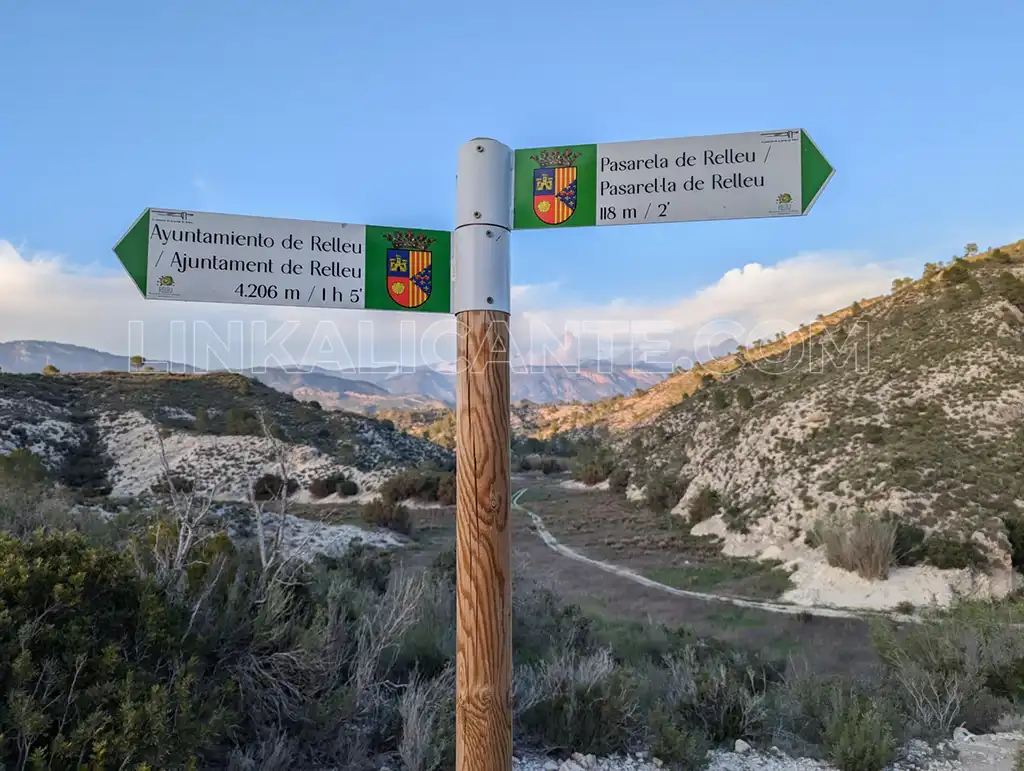 Ruta senderista a la pasarela de Relleu